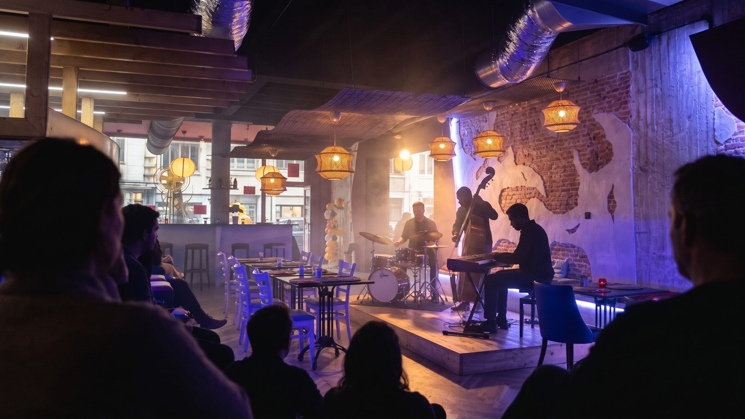 Un trio de jazz sur la scène de Nano Pizza, un soir de concert